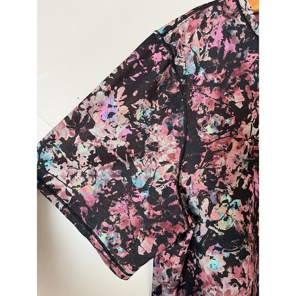 Lululemon Activewear Running Training Lycra Top in Stencil Red Multicolor, Large - Picture 3 of 11